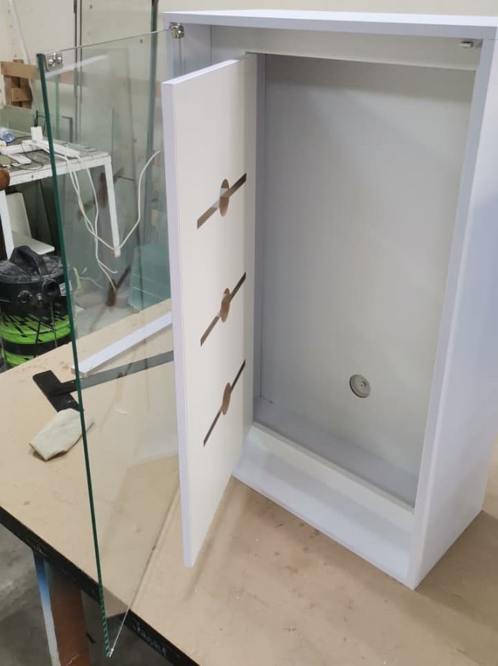 Aluminum-Supported Cabinet - Image 1 on card
