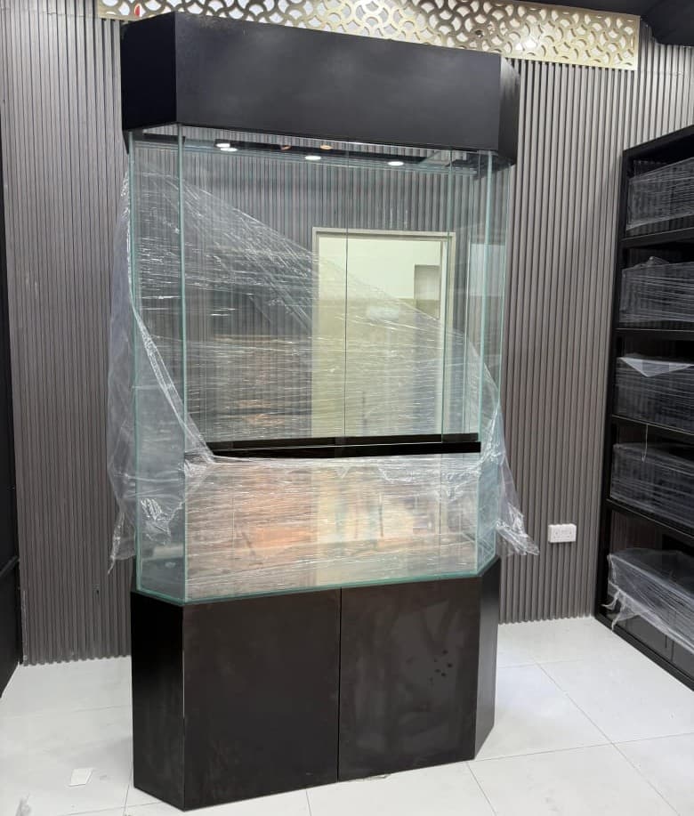 Fish Shop Tank System - Image 1 on card