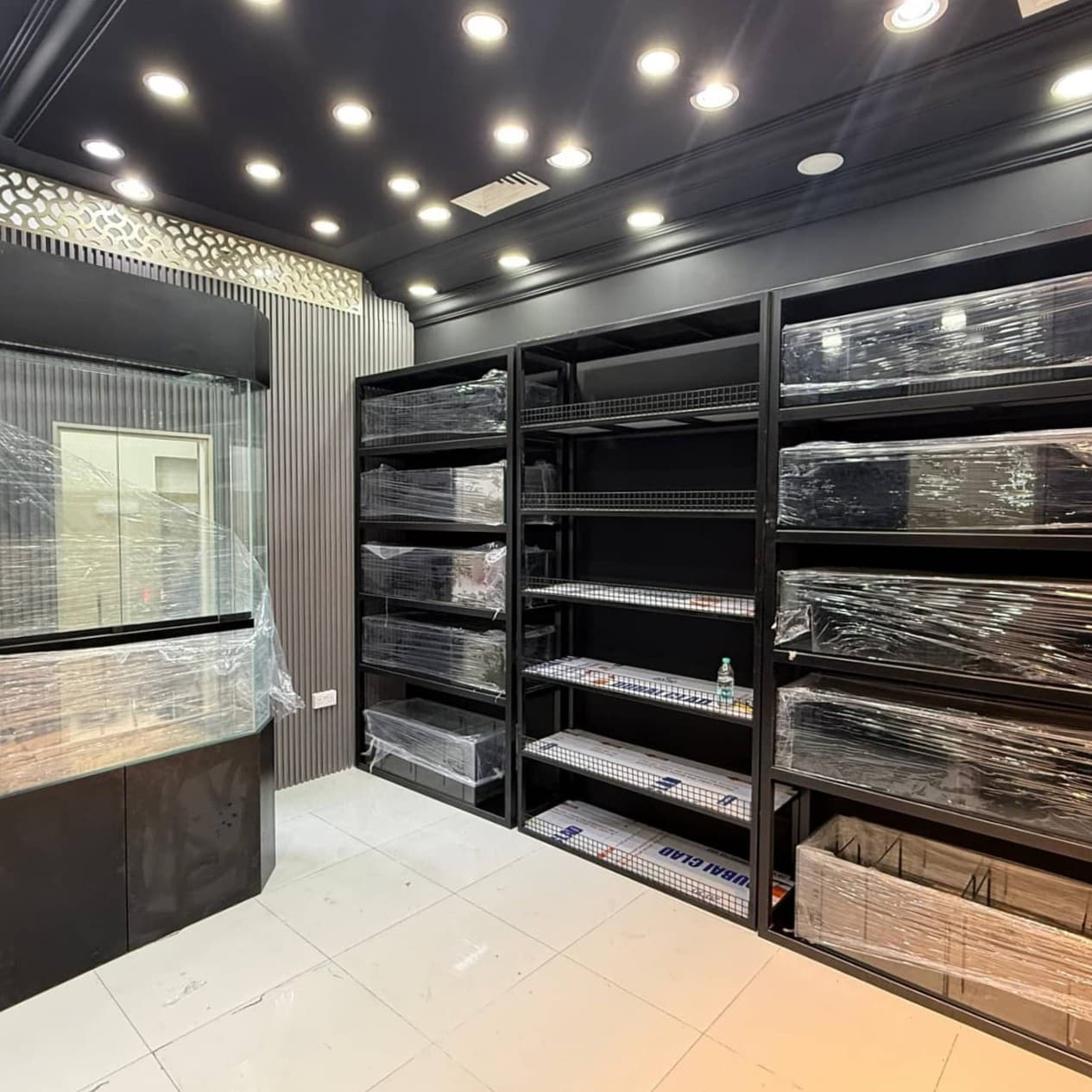 Fish Shop Tank System, a custom fish tank project by Vinoos Trading EST., image 2 of 3